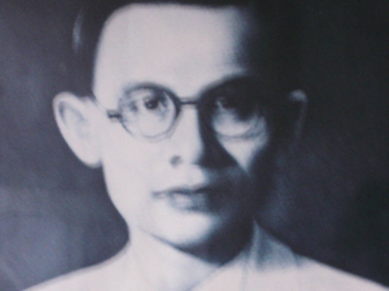 Lan Khai - nghệ sĩ t&agrave;i năng bị l&atilde;ng qu&ecirc;n?